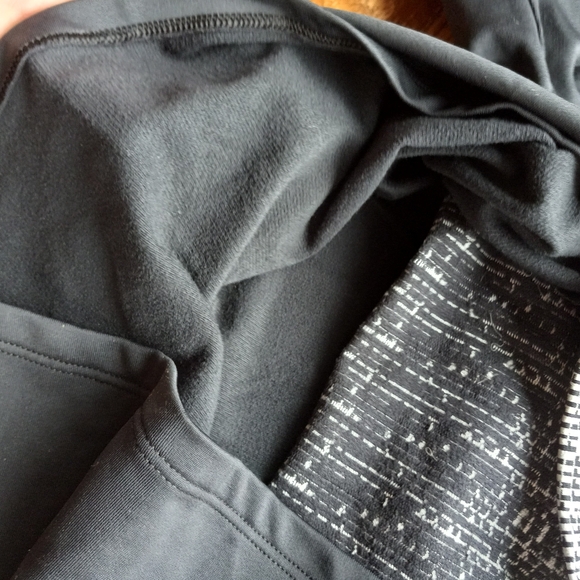 Under Armour Cold Gear!!!!! Like New!!! - Picture 5 of 7